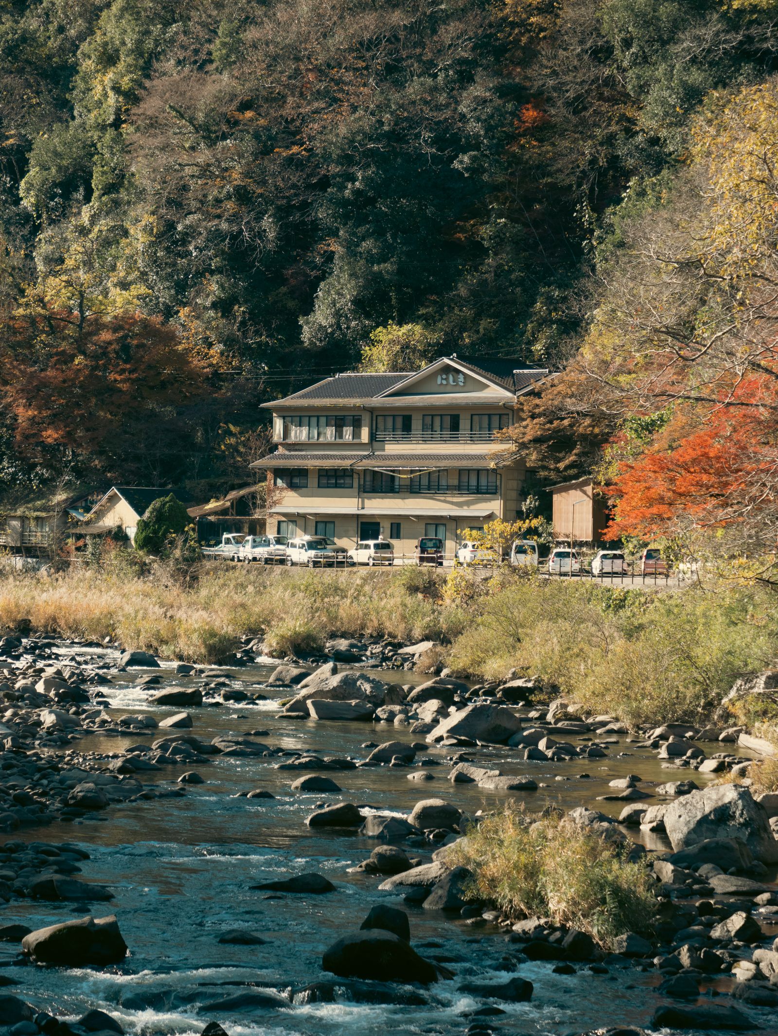 川と山の風景